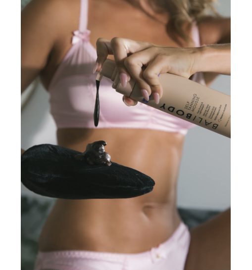 Bali Body Deep Violet Self Tanning Mousse – Pianka samoopalająca do ciała w odcieniu Deep Violet