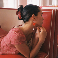 Emi Jay Big Effing Clip in Cherry Kiss - Duży krabik do włosów "Cherry Kiss"